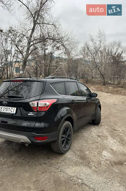 Внедорожник / Кроссовер Ford Escape 2018 в 