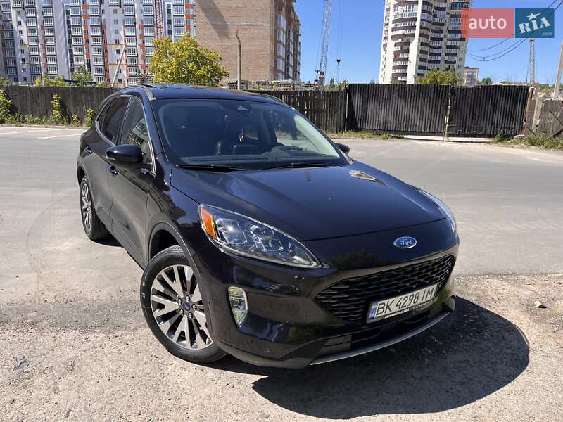 Внедорожник / Кроссовер Ford Escape 2020 в 