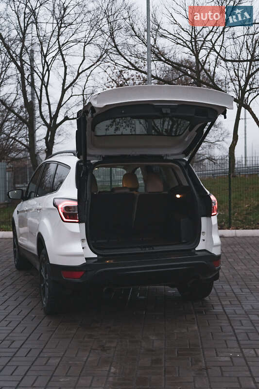 Внедорожник / Кроссовер Ford Escape 2017 в Киеве