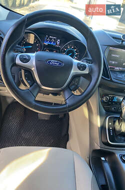 Внедорожник / Кроссовер Ford Escape 2013 в 