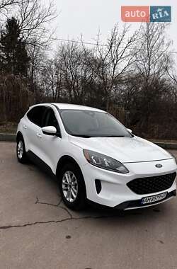 Внедорожник / Кроссовер Ford Escape 2021 в 