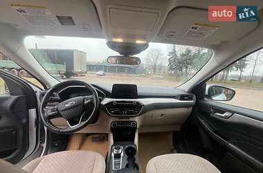 Внедорожник / Кроссовер Ford Escape 2021 в 