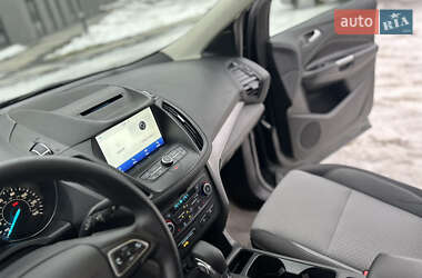 Внедорожник / Кроссовер Ford Escape 2018 в 