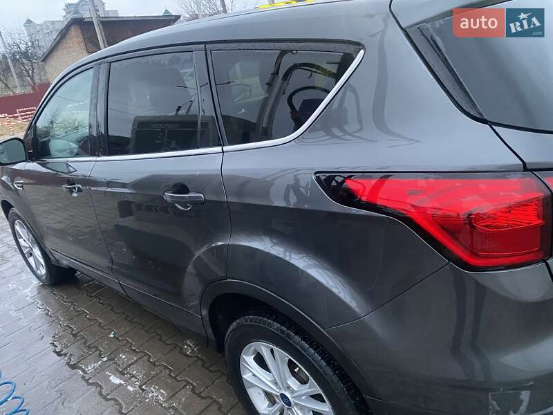 Внедорожник / Кроссовер Ford Escape 2018 в Ирпене