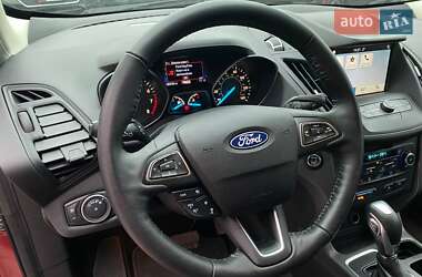 Внедорожник / Кроссовер Ford Escape 2019 в 