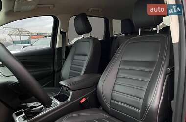 Внедорожник / Кроссовер Ford Escape 2019 в 