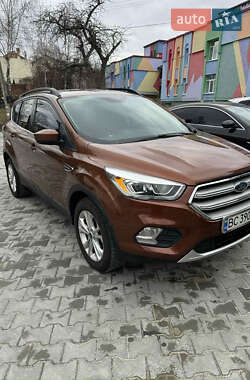 Внедорожник / Кроссовер Ford Escape 2016 в 