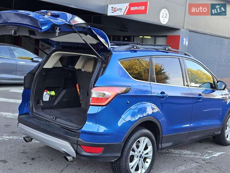 Внедорожник / Кроссовер Ford Escape 2016 в Киеве