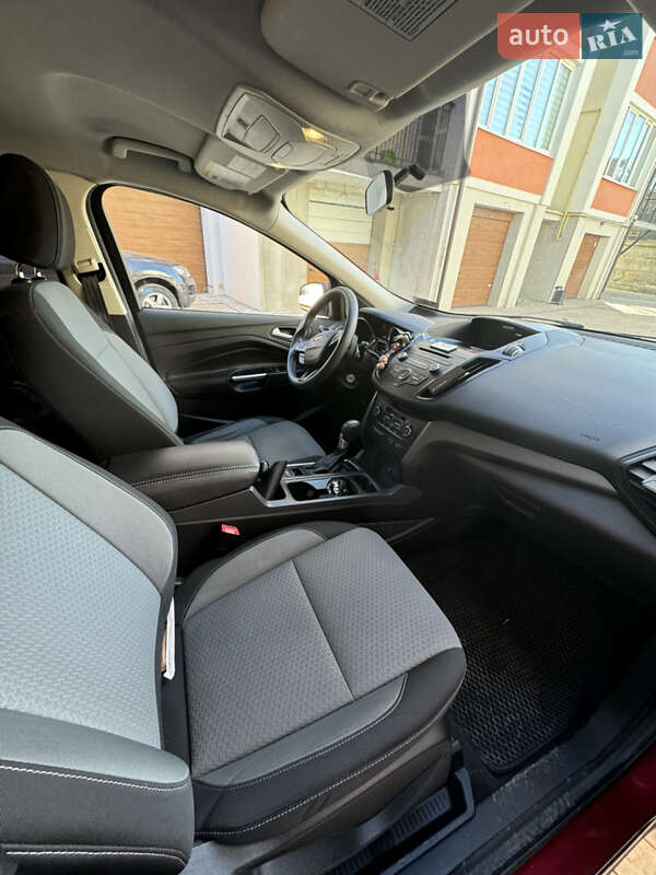 Внедорожник / Кроссовер Ford Escape 2016 в Мостиске