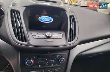 Внедорожник / Кроссовер Ford Escape 2017 в Николаеве