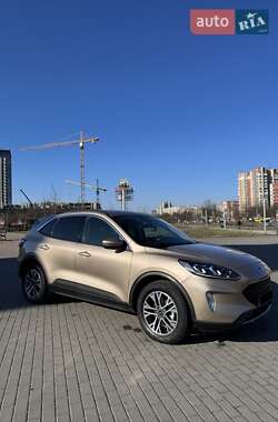 Внедорожник / Кроссовер Ford Escape 2020 в 