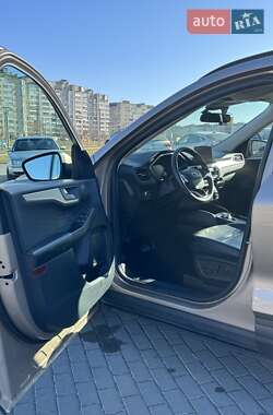 Внедорожник / Кроссовер Ford Escape 2020 в 