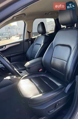 Внедорожник / Кроссовер Ford Escape 2020 в 
