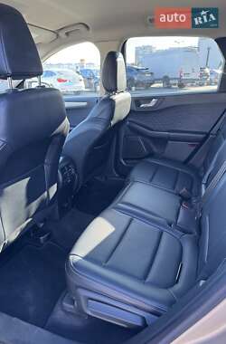 Внедорожник / Кроссовер Ford Escape 2020 в 