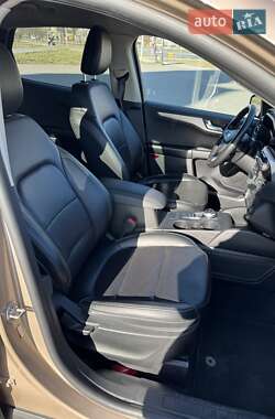 Внедорожник / Кроссовер Ford Escape 2020 в 