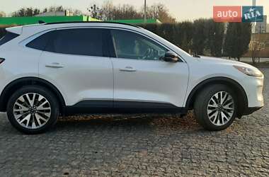 Внедорожник / Кроссовер Ford Escape 2020 в 