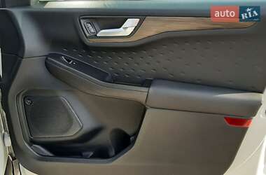 Внедорожник / Кроссовер Ford Escape 2020 в 