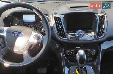 Позашляховик / Кросовер Ford Escape 2015 в 