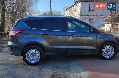 Позашляховик / Кросовер Ford Escape 2015 в 