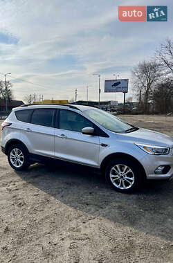 Внедорожник / Кроссовер Ford Escape 2016 в 