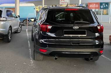 Внедорожник / Кроссовер Ford Escape 2019 в 