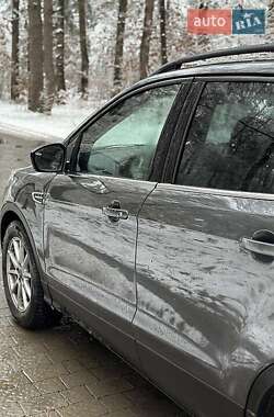 Внедорожник / Кроссовер Ford Escape 2016 в 