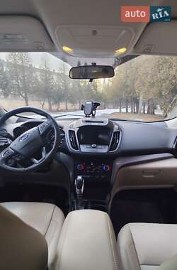 Внедорожник / Кроссовер Ford Escape 2017 в 