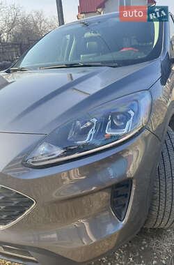 Внедорожник / Кроссовер Ford Escape 2021 в 