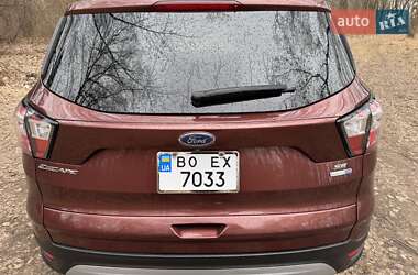 Позашляховик / Кросовер Ford Escape 2017 в 