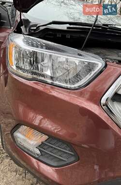 Позашляховик / Кросовер Ford Escape 2017 в 
