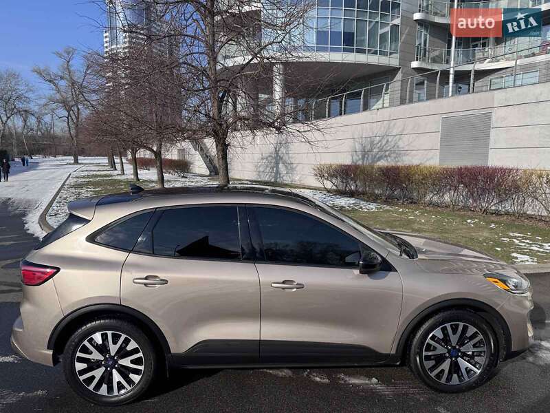 Внедорожник / Кроссовер Ford Escape 2019 в Киеве