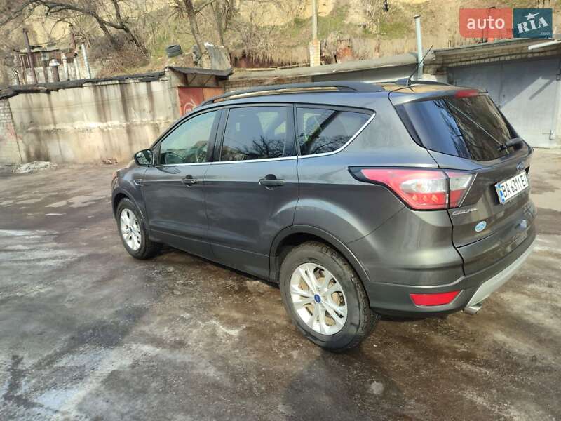 Позашляховик / Кросовер Ford Escape 2017 в Світловодську