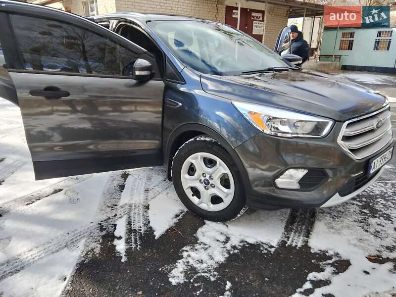 Внедорожник / Кроссовер Ford Escape 2017 в Мироновке