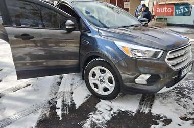 Позашляховик / Кросовер Ford Escape 2017 в 