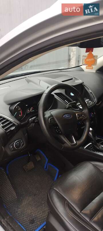 Внедорожник / Кроссовер Ford Escape 2018 в Лубнах