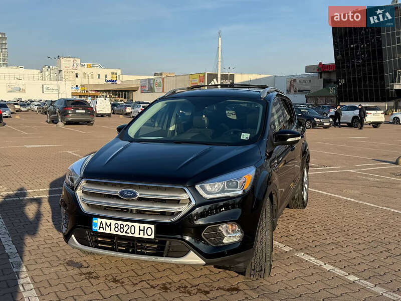 Внедорожник / Кроссовер Ford Escape 2018 в 