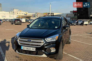 Внедорожник / Кроссовер Ford Escape 2018 в 