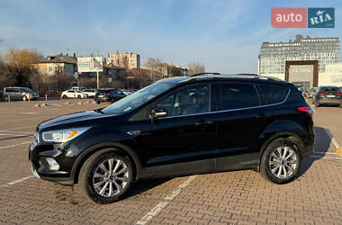 Внедорожник / Кроссовер Ford Escape 2018 в 