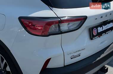 Позашляховик / Кросовер Ford Escape 2020 в 
