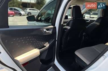 Позашляховик / Кросовер Ford Escape 2020 в 
