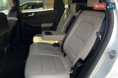 Позашляховик / Кросовер Ford Escape 2020 в 