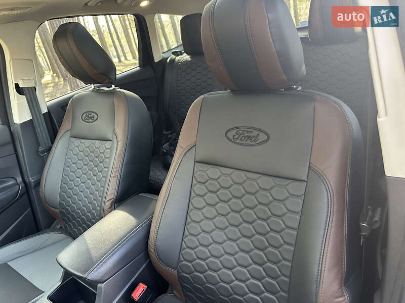 Внедорожник / Кроссовер Ford Escape 2018 в Сумах