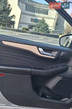 Внедорожник / Кроссовер Ford Escape 2021 в 