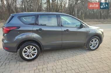 Внедорожник / Кроссовер Ford Escape 2016 в 