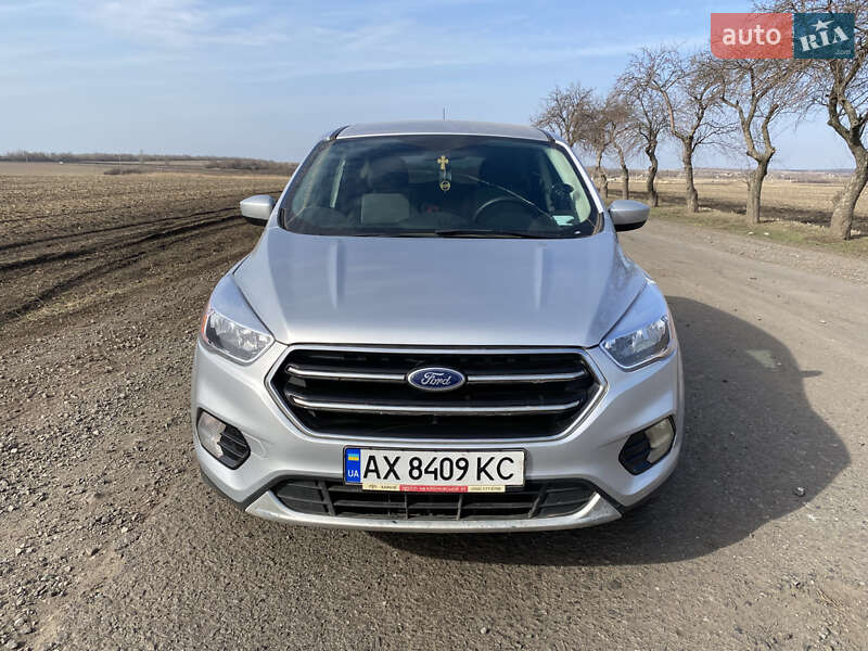 Позашляховик / Кросовер Ford Escape 2017 в Межовій