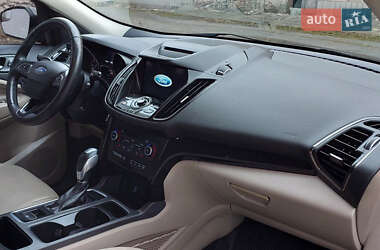 Внедорожник / Кроссовер Ford Escape 2018 в 