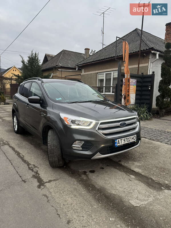 Позашляховик / Кросовер Ford Escape 2017 в Виноградові