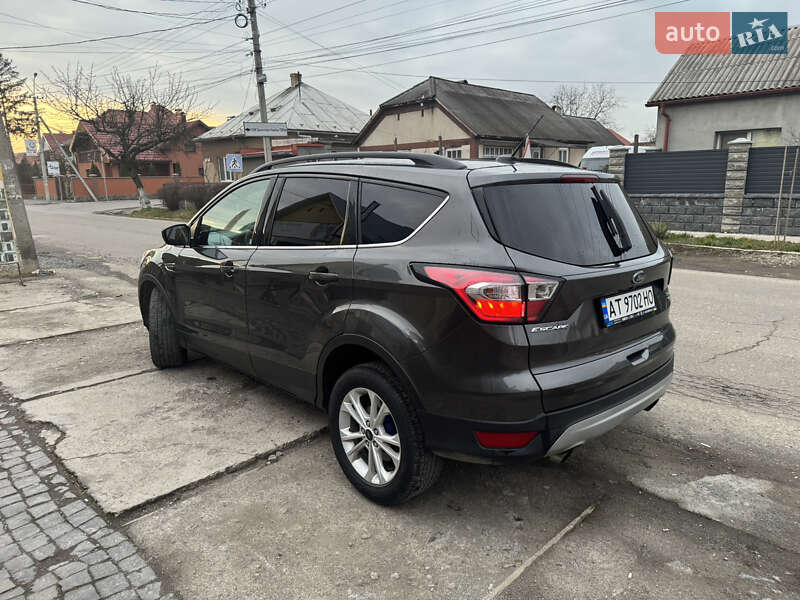 Позашляховик / Кросовер Ford Escape 2017 в Виноградові