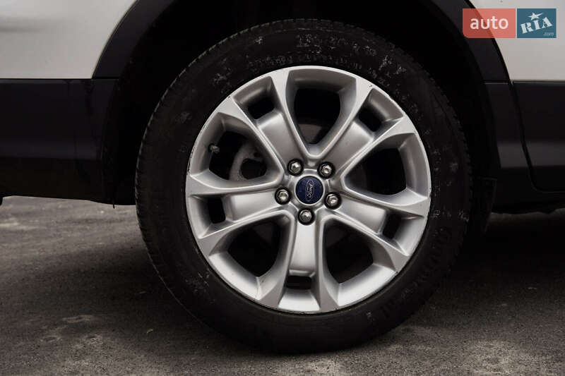 Внедорожник / Кроссовер Ford Escape 2015 в Каменец-Подольском