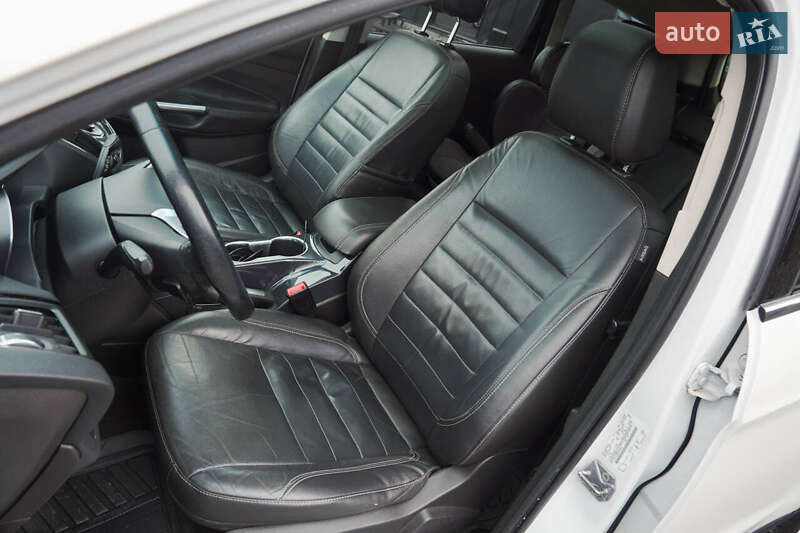 Внедорожник / Кроссовер Ford Escape 2015 в Каменец-Подольском
